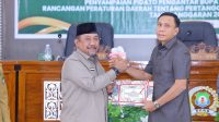 Ketua DPRD Bombana Iskandar mengapresiasi satu tahun kepemimpinan Bupati Burhanuddin dan Wakil Bupati Ahmad Yani. Ia menilai fondasi pembangunan daerah semakin kuat melalui peningkatan infrastruktur, pelayanan publik, pertanian, perikanan, dan tata kelola pemerintahan.