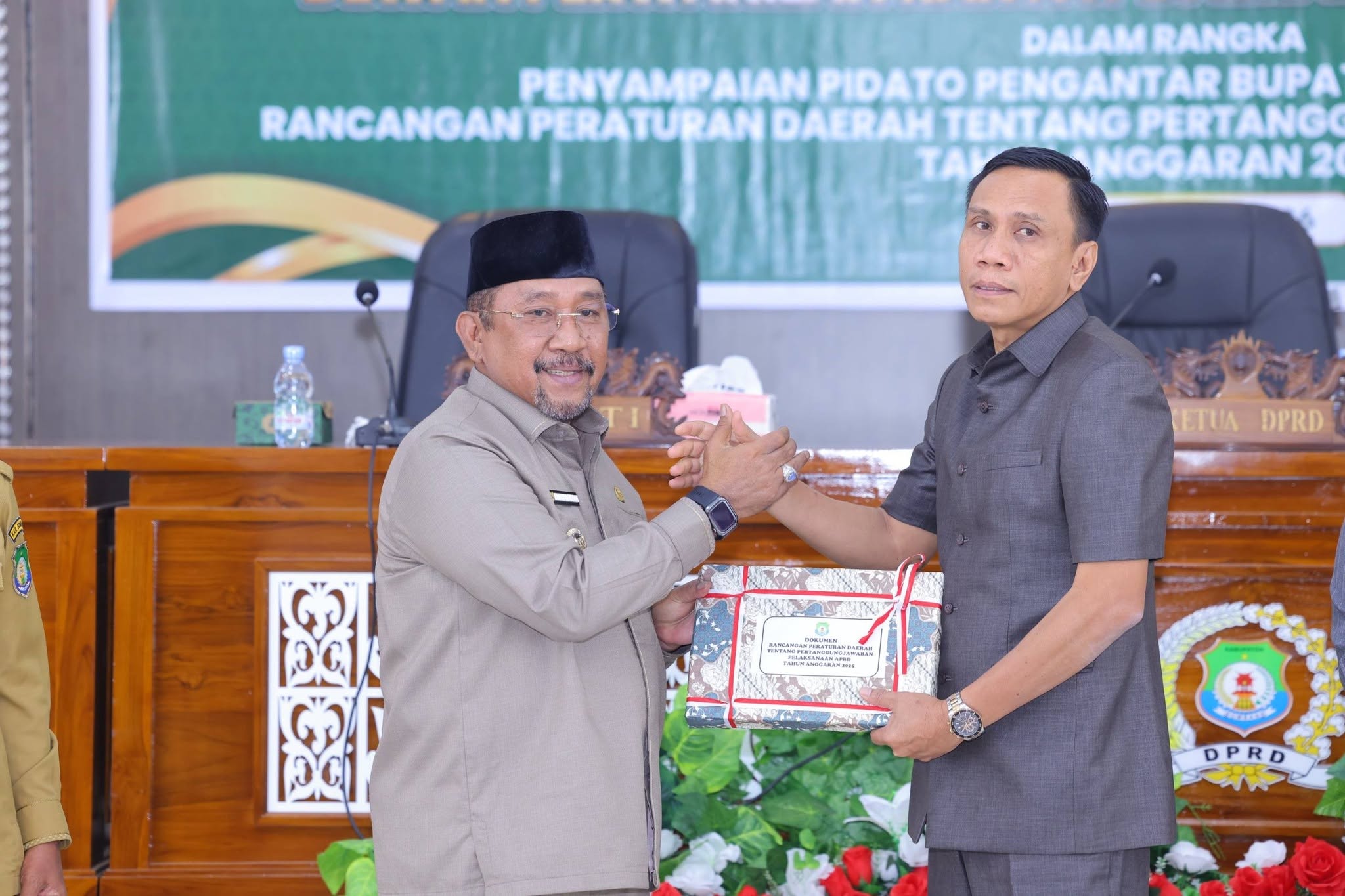 Ketua DPRD Bombana Iskandar mengapresiasi satu tahun kepemimpinan Bupati Burhanuddin dan Wakil Bupati Ahmad Yani. Ia menilai fondasi pembangunan daerah semakin kuat melalui peningkatan infrastruktur, pelayanan publik, pertanian, perikanan, dan tata kelola pemerintahan.