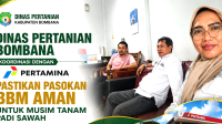 Kepala Bidang Prasarana dan Sarana Pertanian (PSP) Dinas Pertanian Kabupaten Bombana, Rahmatia, SP., MP bersama tim melakukan koordinasi dengan pihak Pertamina Bombana guna memastikan ketersediaan pasokan Bahan Bakar Minyak (BBM) untuk mendukung operasional alat dan mesin pertanian (alsintan) selama musim tanam padi sawah 2026. Langkah ini dilakukan sebagai upaya menjaga kelancaran kegiatan tanam, meningkatkan produktivitas pertanian, serta mendukung program ketahanan pangan di Kabupaten Bombana. Foto: Istimewa.