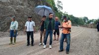 Ketua DPRD Bombana Iskandar turun langsung ke Desa Langkema menindaklanjuti aduan masyarakat terkait sengketa lahan dengan PT Almharig. DPRD memastikan persoalan akan dibahas melalui RDP dan mendorong percepatan penegasan batas wilayah desa.