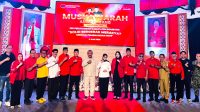 DPC PDIP Bombana menggelar Musancab 2026 bertema “Solid Bergerak Merakyat Menuju Pemenangan 2029”. Kegiatan yang dirangkaikan dengan peletakan batu pertama kantor DPC ini menegaskan soliditas kader, dukungan terhadap pembangunan daerah, dan penguatan demokrasi di tingkat akar rumput.