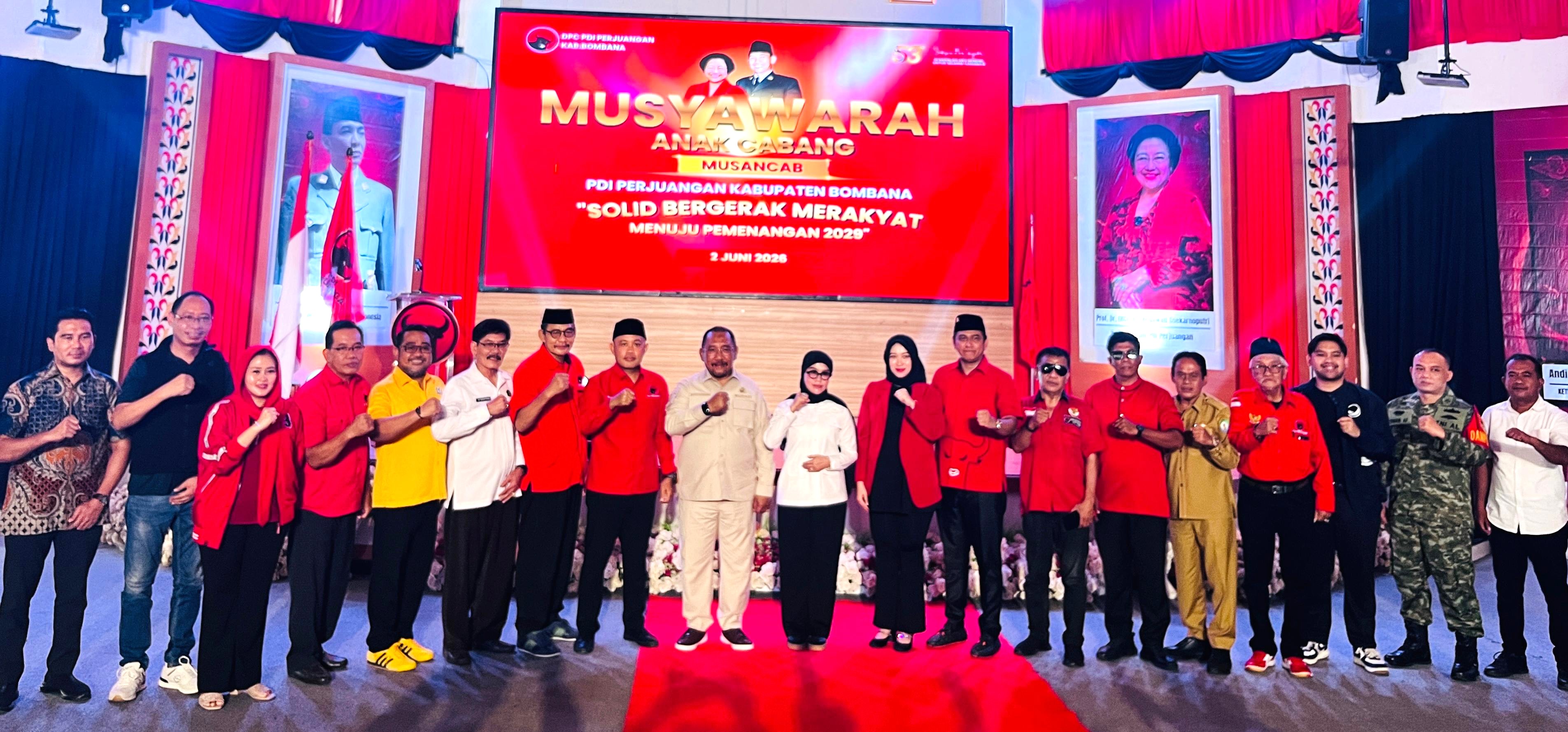 DPC PDIP Bombana menggelar Musancab 2026 bertema “Solid Bergerak Merakyat Menuju Pemenangan 2029”. Kegiatan yang dirangkaikan dengan peletakan batu pertama kantor DPC ini menegaskan soliditas kader, dukungan terhadap pembangunan daerah, dan penguatan demokrasi di tingkat akar rumput.