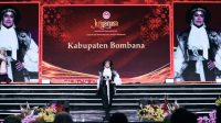 Ketua Dekranasda Bombana Hj. Fatmawati tampil di Kriyanusa 2026 dengan Motif Rapa Dara, Boo Rapa, dan anting Werk untuk memperkenalkan budaya serta kerajinan daerah di panggung nasional. Ketua Dekranasda Bombana Hj. Fatmawati tampil di Kriyanusa 2026 dengan Motif Rapa Dara, Boo Rapa, dan anting Werk untuk memperkenalkan budaya serta kerajinan daerah di panggung nasional.