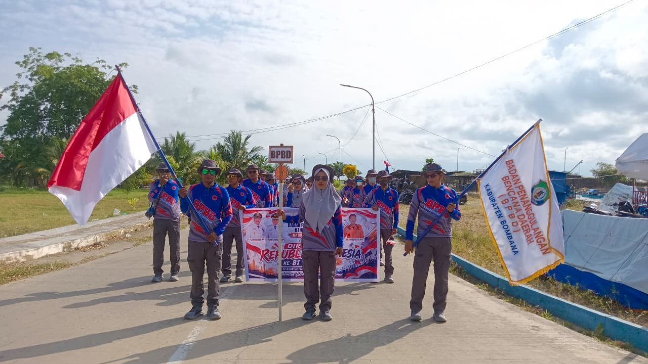 BPBD Bombana mengikuti devile HUT ke-81 RI pada 10 Agustus 2026. Bersama OPD dan kontingen kecamatan, peserta berjalan dari Eks MTQ menuju Alun-Alun Kasipute untuk menyemarakkan kemerdekaan dan memperkuat semangat persatuan serta gotong royong.
