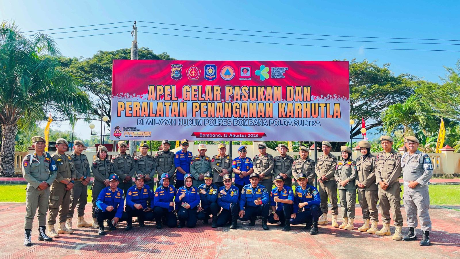 Satpol PP Bombana mengikuti gelar pasukan dan pengecekan peralatan Karhutla di Polres Bombana pada 13 Agustus 2026. Kegiatan ini memperkuat kesiapsiagaan, koordinasi lintas sektor, dan pencegahan kebakaran hutan dan lahan menjelang musim kemarau.