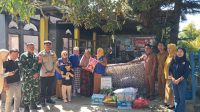 Dinas Sosial Bombana bersama Tagana dan Pemerintah Desa Hukaea menyalurkan bantuan sembako, perlengkapan rumah tangga, dan kebutuhan dasar kepada keluarga korban kebakaran.
