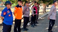 BPBD Bombana bersama TNI, Polri, Damkar, Satpol PP dan Manggala Agni memperkuat kesiapsiagaan Karhutla serta mensosialisasikan nomor layanan darurat kepada masyarakat.