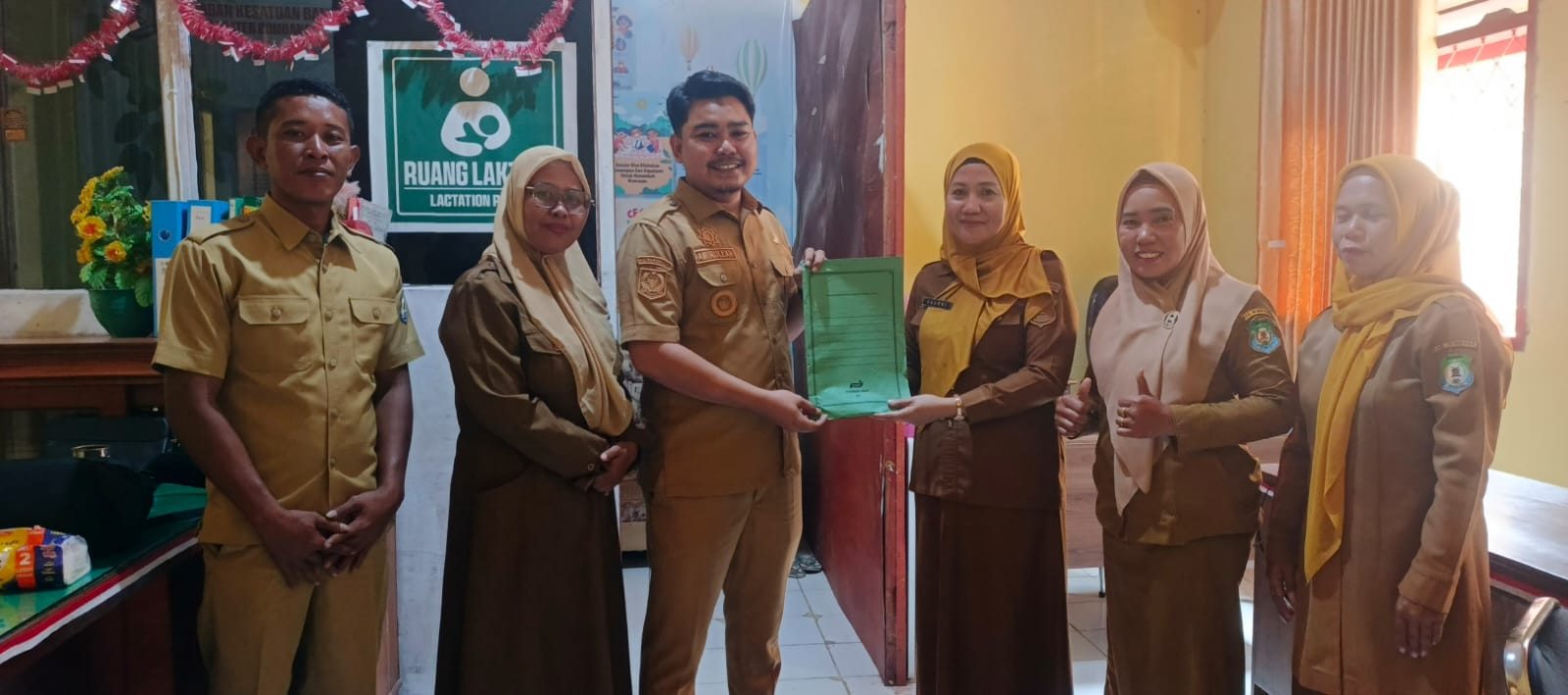 Amirullah resmi menjabat Kabid Bina Ideologi Kesbangpol Bombana menggantikan Hj. Suarni. Ia mengawali tugas dengan rapat koordinasi dan mendorong penguatan komunikasi serta kerja sama tim.