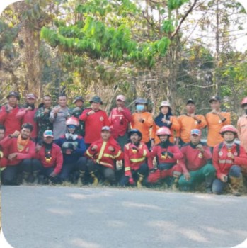 Kebakaran melanda 152,4 hektare lahan di kawasan TNRAW Bombana. BPBD bersama TNI, Polri, Balai TNRAW dan Manggala Agni melakukan pemadaman.