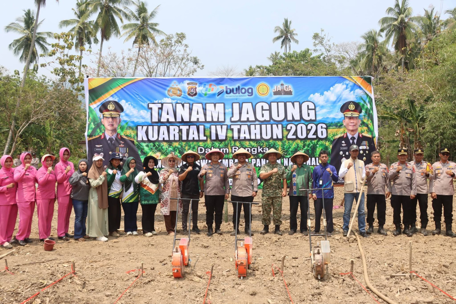 Dinas Pertanian Bombana mempercepat penanaman jagung Kuartal IV 2026 di Rumbia melalui kolaborasi pemerintah, TNI-Polri, penyuluh dan petani untuk mendukung ketahanan pangan.