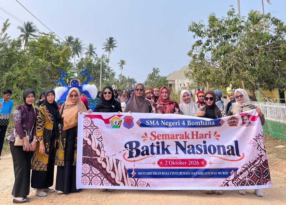 SMA Negeri 4 Bombana memeriahkan Hari Batik Nasional 2026 dengan pawai dan fashion show yang diikuti 13 kelas sebagai ajang kreativitas dan pelestarian budaya.