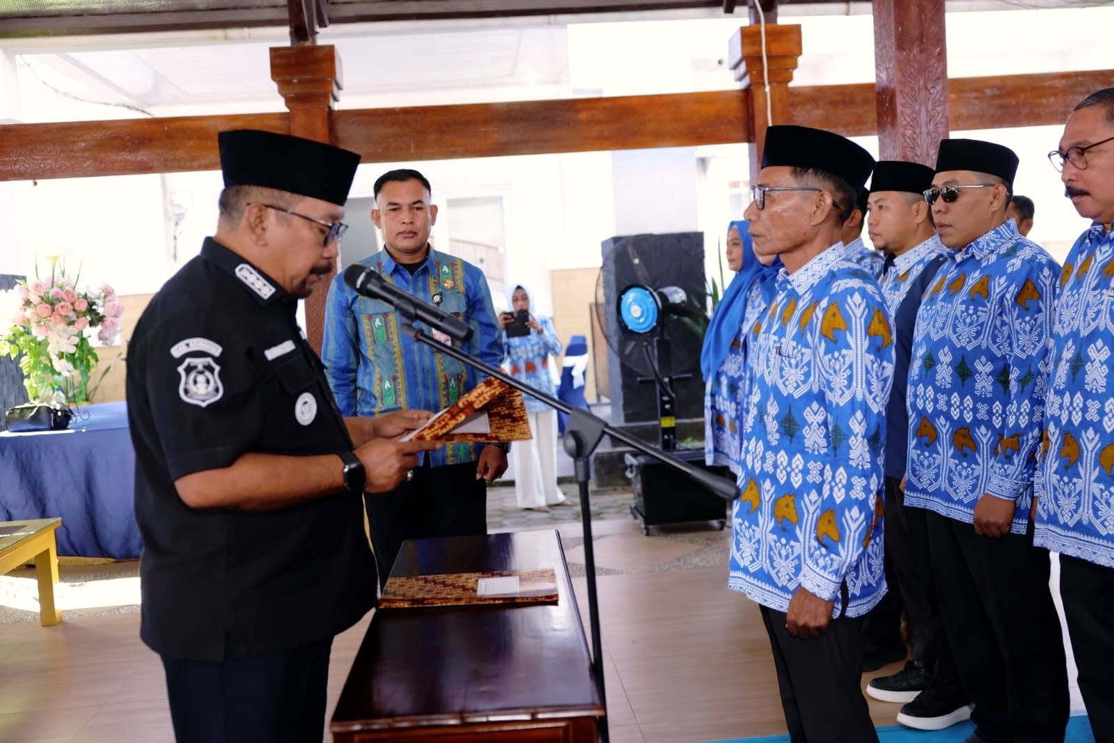 Bupati Bombana Burhanuddin mengukuhkan pengurus KKKS SD Negeri dan Swasta masa bakti 2026–2030. Pengukuhan ini mendorong kolaborasi kepala sekolah dan peningkatan mutu pendidikan di Kabupaten Bombana.