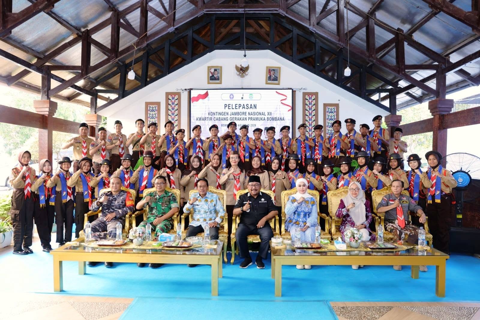 Bupati Bombana Burhanuddin melepas kontingen Pramuka untuk mengikuti Jambore Nasional XII 2026. Ia berpesan agar peserta menjaga disiplin, kekompakan, dan nama baik daerah.