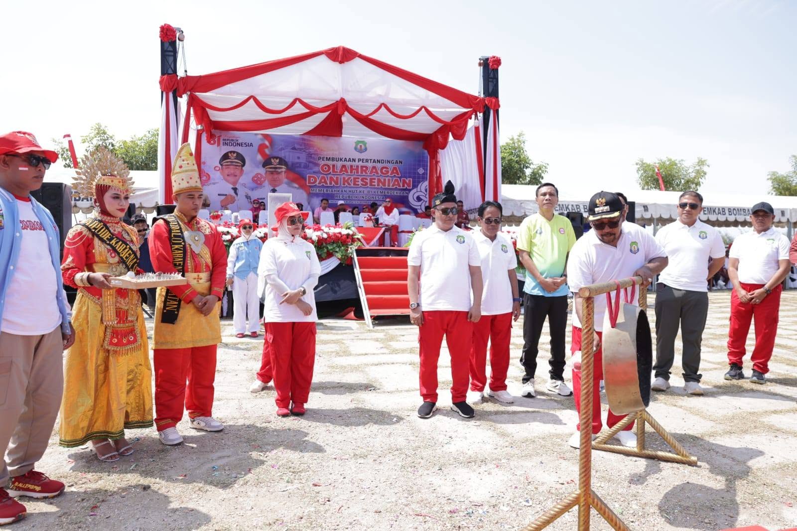 Bupati Bombana Burhanuddin membuka Pekan Olahraga dan Seni HUT ke-81 RI di Alun-Alun Kasipute. Kegiatan berlangsung 11–17 Agustus 2026 untuk memperkuat sportivitas dan kebersamaan.