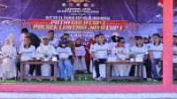 Bupati Bombana Burhanuddin menghadiri malam ramah tamah Desa Wumbubangka dalam rangka HUT ke-81 RI, menyerahkan hadiah lomba olahraga, dan memberikan sumbangan untuk pembangunan masjid.