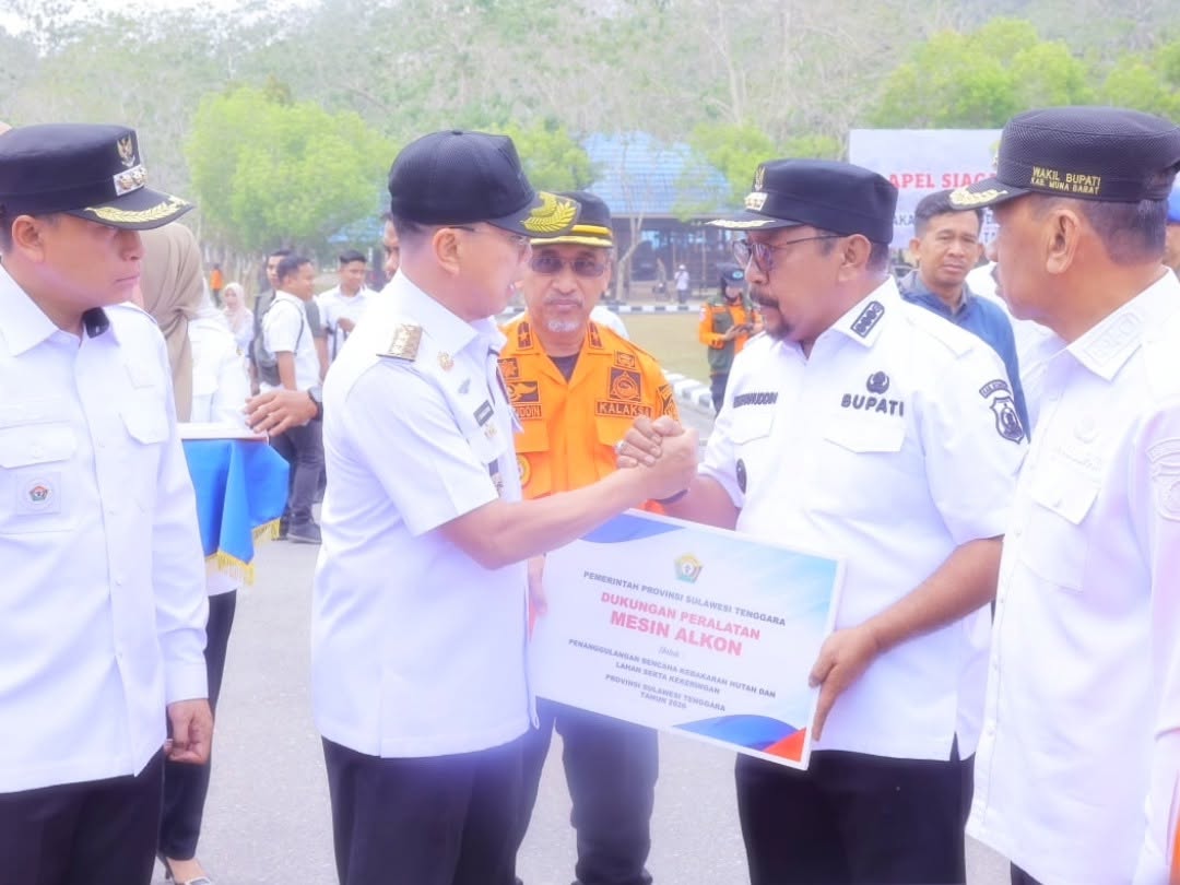 Bupati Bombana Burhanuddin menghadiri apel siaga Karhutla dan kekeringan Sulawesi Tenggara 2026 untuk memperkuat kesiapsiagaan, mitigasi, dan koordinasi penanggulangan bencana selama musim kemarau.