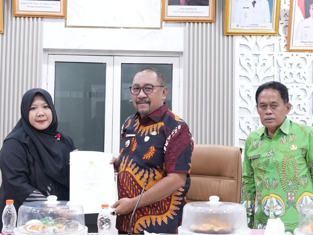 BPK RI memeriksa tata kelola RSUD Bombana selama 30 hari. Bupati Burhanuddin meminta seluruh jajaran terbuka dan kooperatif untuk mendukung evaluasi dan perbaikan pelayanan kesehatan.