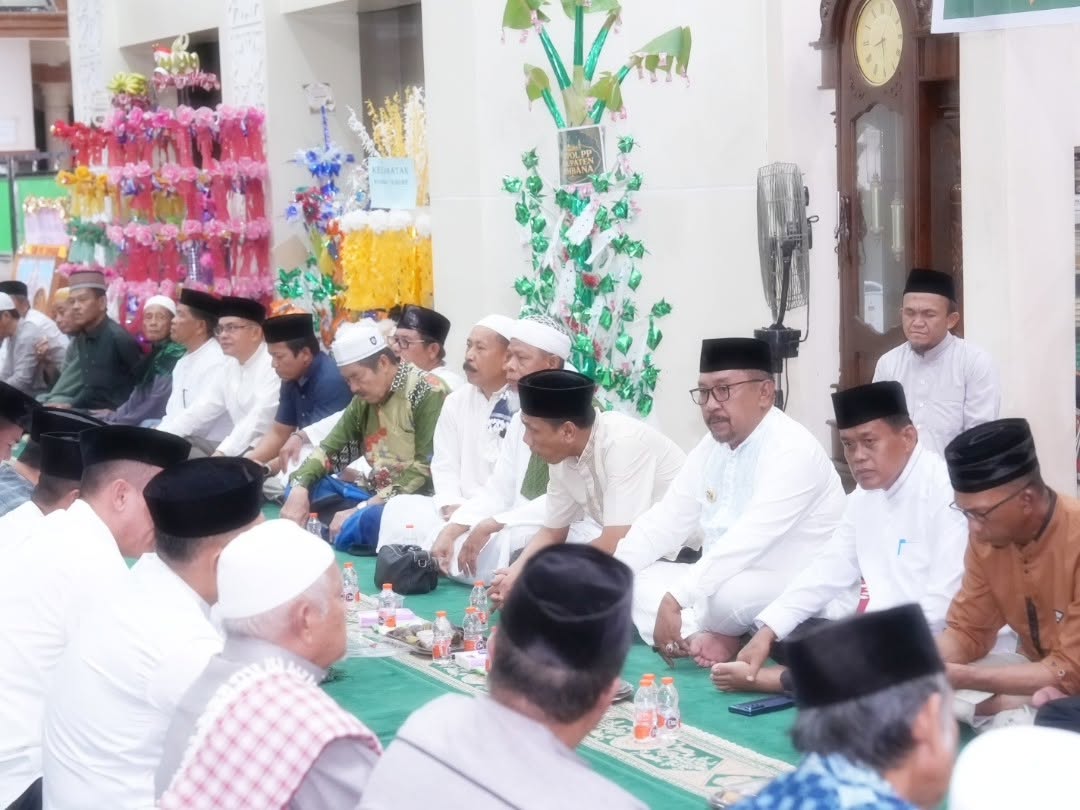 Bupati Bombana Burhanuddin mengajak masyarakat meneladani Rasulullah SAW untuk memperkuat persatuan, pemerataan pembangunan, dan kesejahteraan masyarakat.