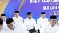 Bupati Bombana Burhanuddin menghadiri pengajian akbar dan doa bersama HUT ke-81 Kejaksaan RI di Masjid Raya Al-Kautsar Kendari. Gubernur Sultra menekankan pentingnya integritas, keadilan, dan sinergi penegakan hukum.