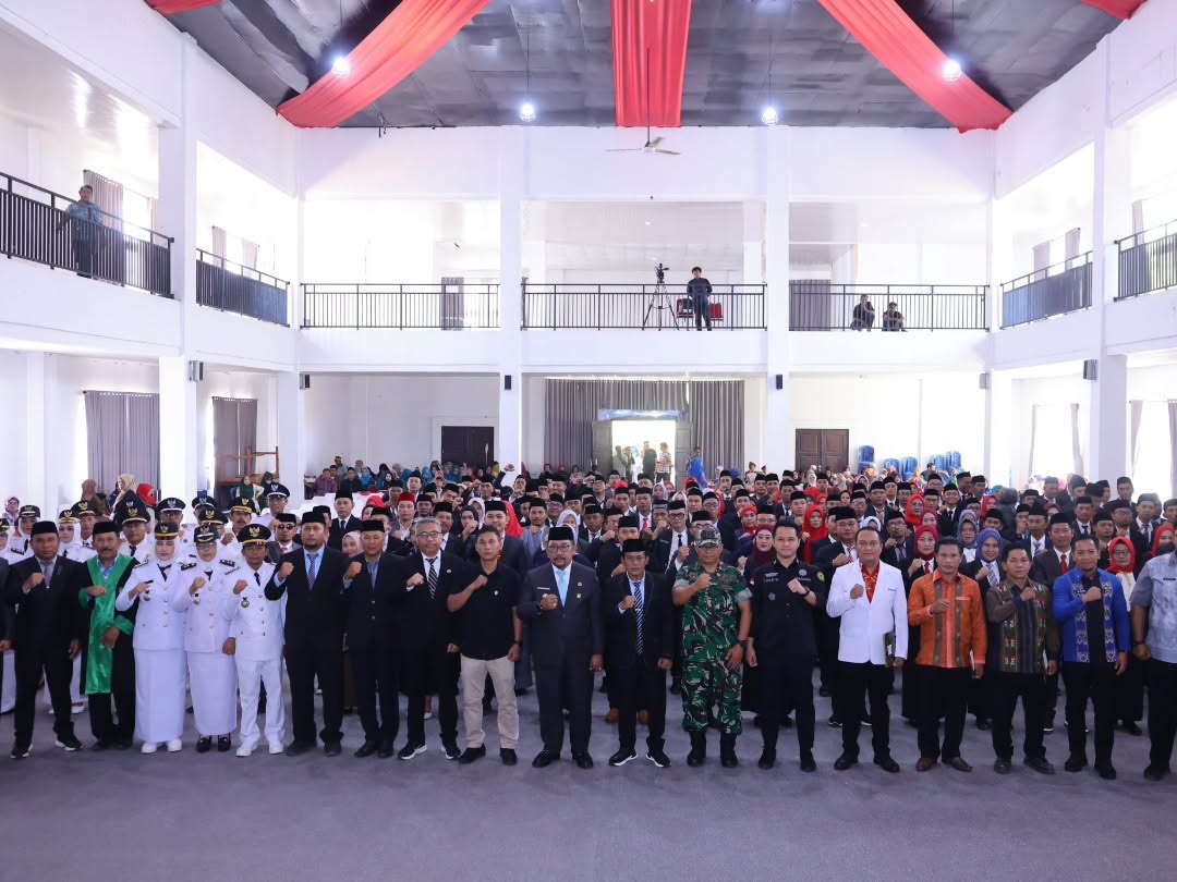 Bupati Bombana Burhanuddin melantik 179 pejabat administrasi dan fungsional. Ia meminta pejabat memperkuat kinerja, integritas, netralitas ASN, dan pelayanan publik.