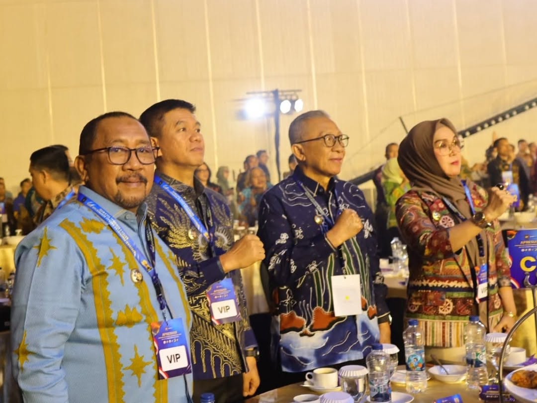 Bupati Bombana Burhanuddin menghadiri Apresiasi Pemerintah Daerah Berprestasi 2026 Regional Sulawesi bersama Mendagri Tito Karnavian di Makassar.