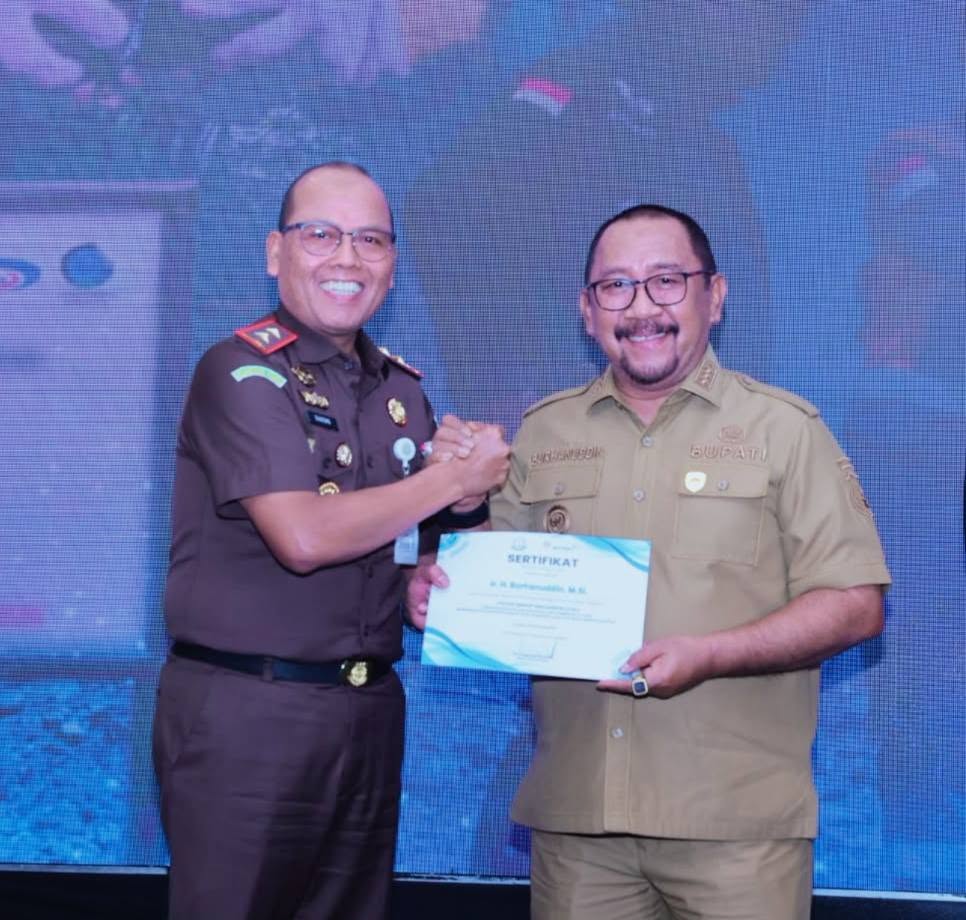Bupati Bombana menghadiri FGD Kejati Sultra yang membahas penegakan hukum SDA, pemulihan aset, kerugian negara dan perbaikan lingkungan.