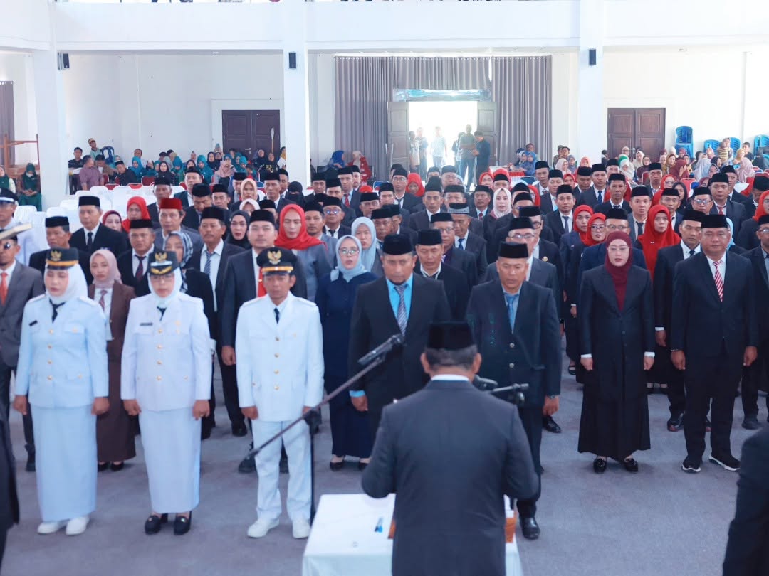 Bupati Bombana Burhanuddin melantik 179 Pejabat Administrator dan Fungsional. Ia menegaskan jabatan adalah amanah dan meminta pejabat fokus pada kinerja serta pelayanan masyarakat.