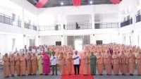 Pengurus DWP Bombana periode 2024-2029 dikukuhkan. Bupati Burhanuddin mendorong program nyata di bidang pemberdayaan perempuan, keluarga, pendidikan, kesehatan dan sosial.