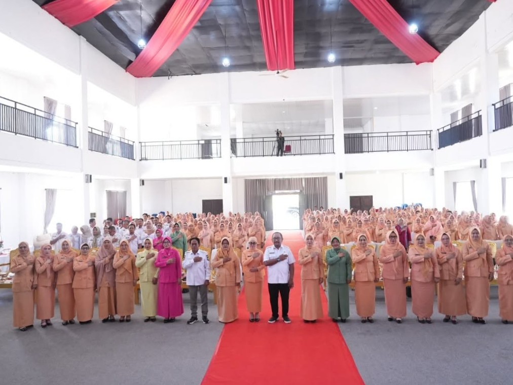 Pengurus DWP Bombana periode 2024-2029 dikukuhkan. Bupati Burhanuddin mendorong program nyata di bidang pemberdayaan perempuan, keluarga, pendidikan, kesehatan dan sosial.