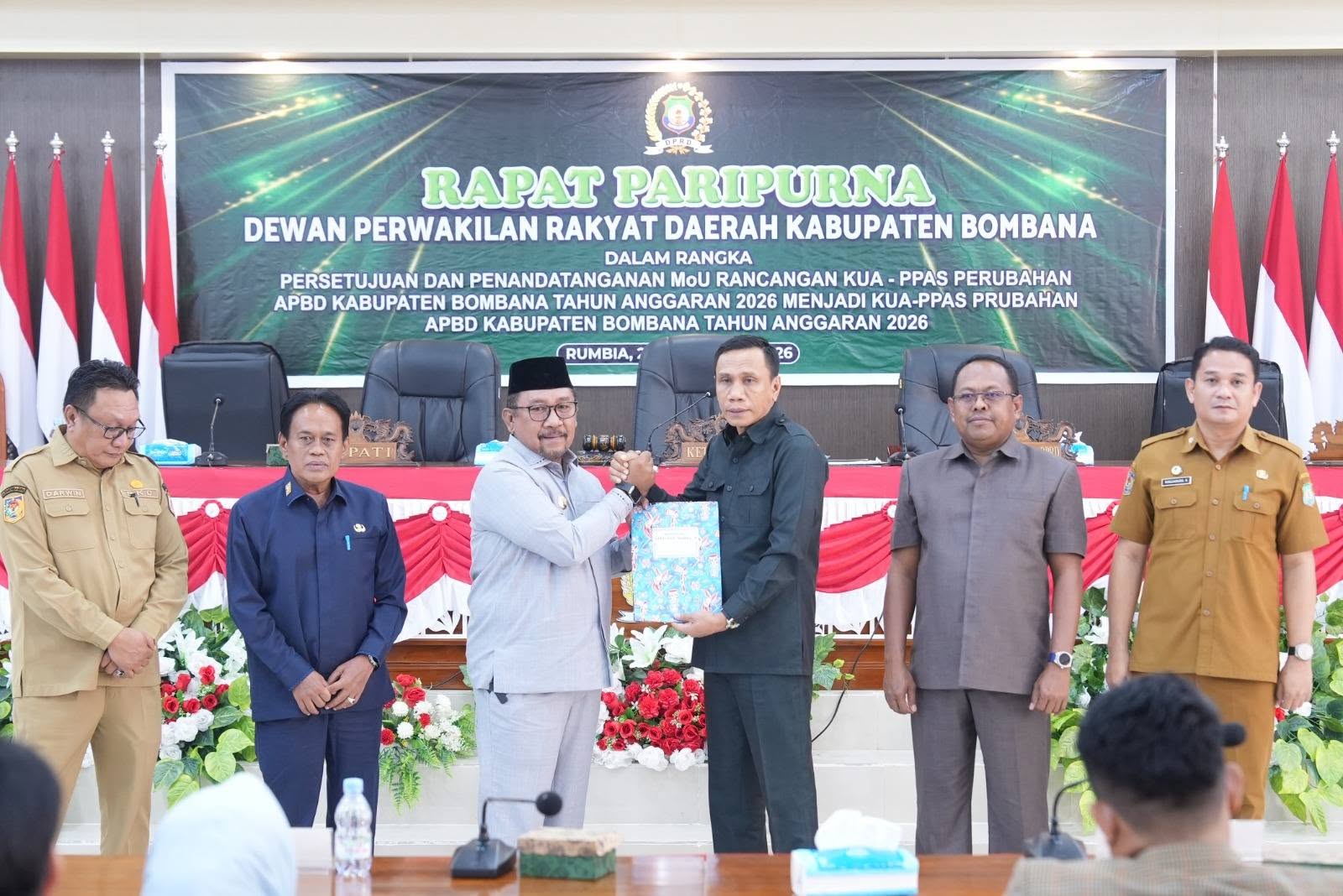 Bupati Bombana Burhanuddin menyampaikan perubahan KUA-PPAS APBD 2026. Pendapatan diproyeksikan Rp934,70 miliar dan belanja Rp1,146 triliun.