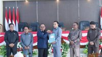 DPRD Bombana menyetujui Raperda Perubahan APBD 2026. Bupati Burhanuddin menekankan pengelolaan anggaran yang transparan, akuntabel, dan berpihak pada kebutuhan masyarakat di tengah keterbatasan fiskal.